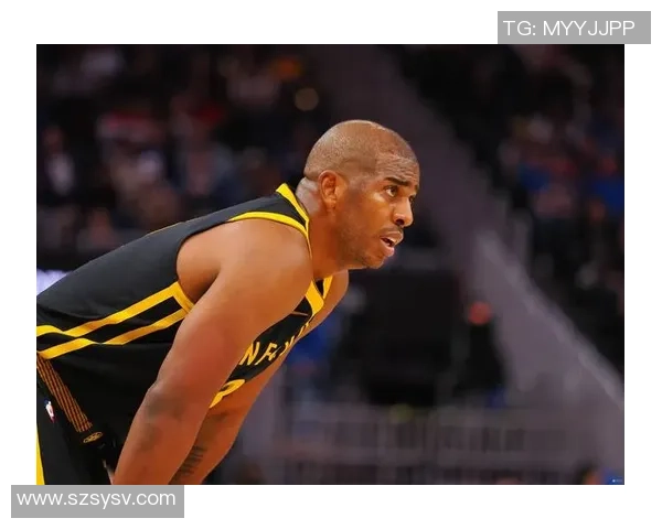 头绑布带的足球明星揭示他场内外的坚韧与个性