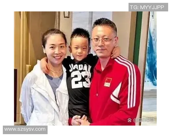 河南足球球星喜结连理与妻子共同步入婚姻殿堂引发热议